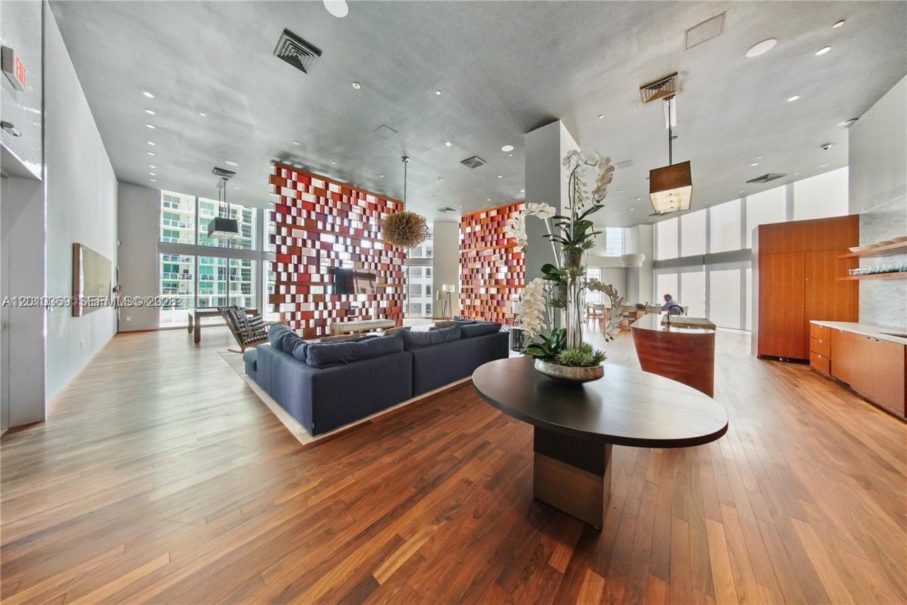 1300 Brickell Bay Dr , Unit 2808, Miami, FL 33131 Photo