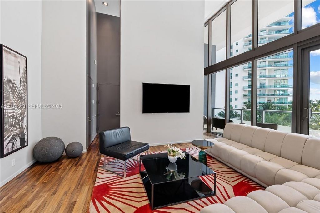 1300 Brickell Bay Dr , Unit 2808, Miami, FL 33131 Photo