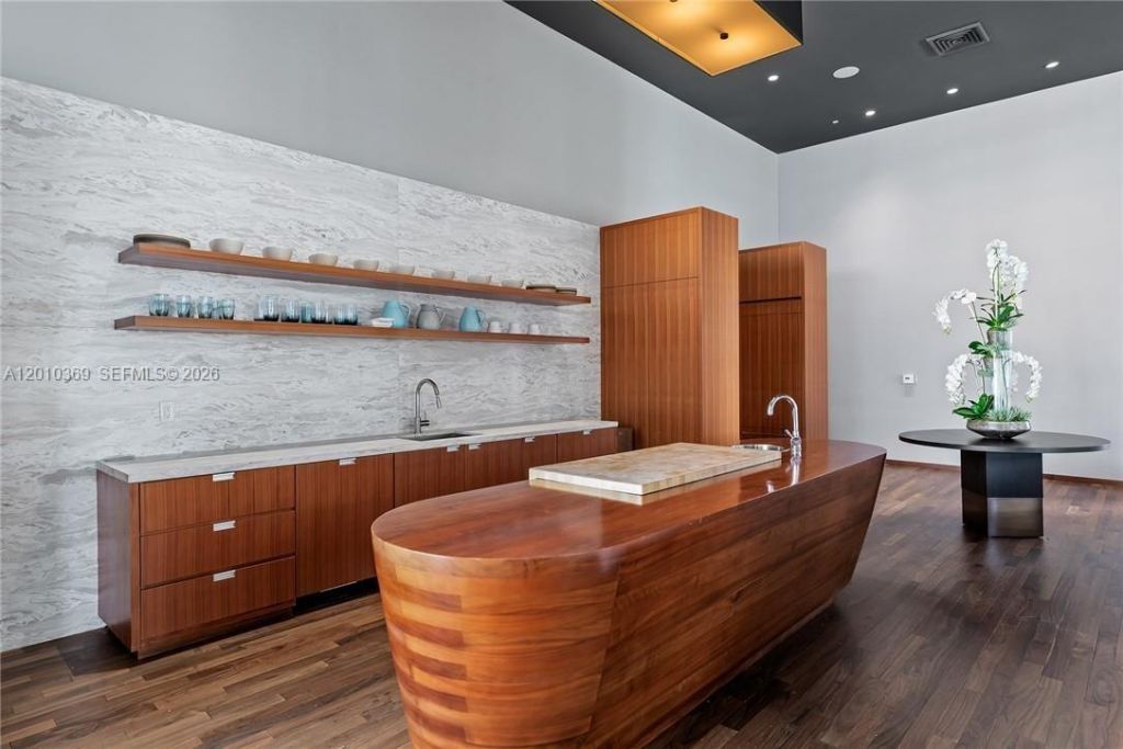 1300 Brickell Bay Dr , Unit 2808, Miami, FL 33131 Photo