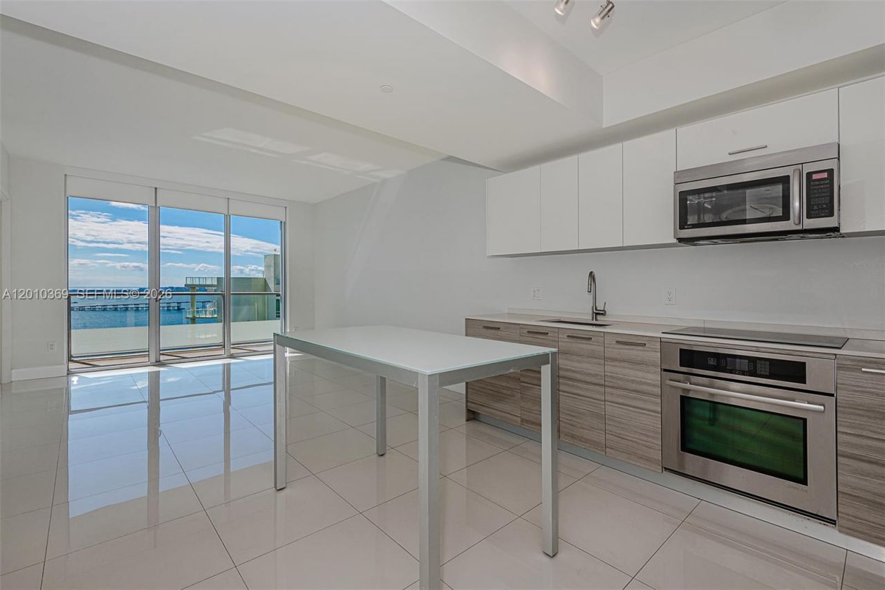 1300 Brickell Bay Dr , Unit 2808, Miami, FL 33131 Photo