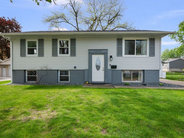 3409 W Garfield Street , Davenport, IA 52804