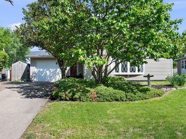 1511 Parklane Drive, Bettendorf, IA 52722