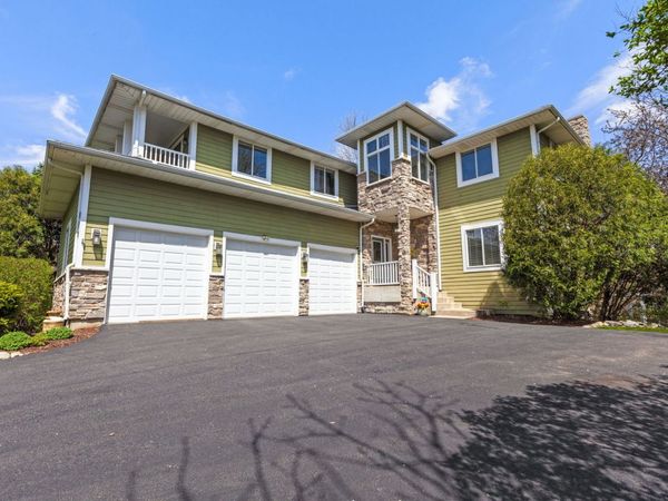 980 Dakota Drive , Woodstock, IL 60098