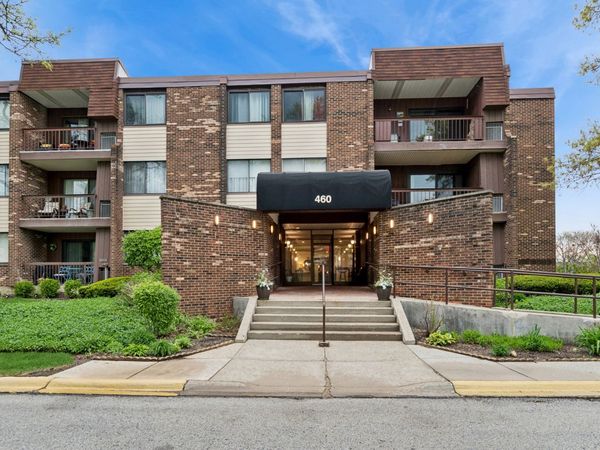 460 Raintree Court, Unit 2N, Glen Ellyn, IL 60137