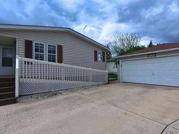 22734 Ravisloe Lane , Frankfort, IL 60423