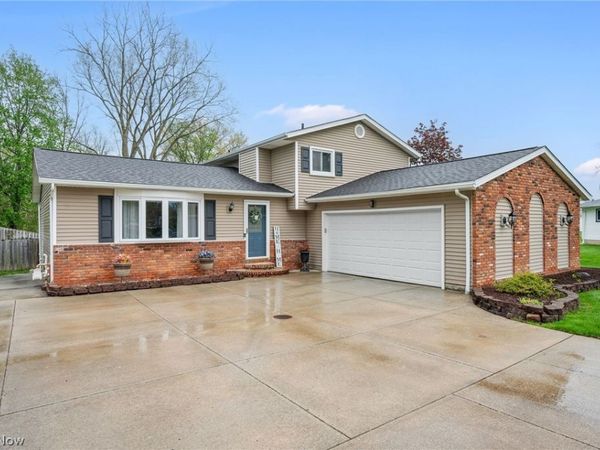 12052 Wood Oval , North Royalton, OH 44133
