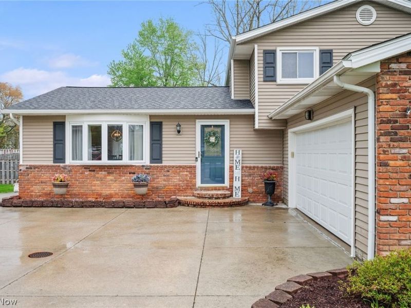 12052 Wood Oval, North Royalton, OH 44133 Photo 2