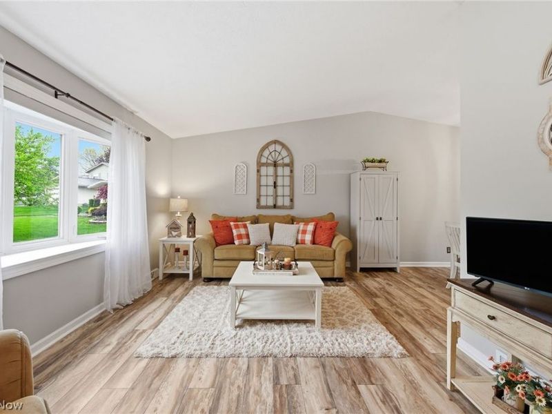 12052 Wood Oval, North Royalton, OH 44133 Photo 4