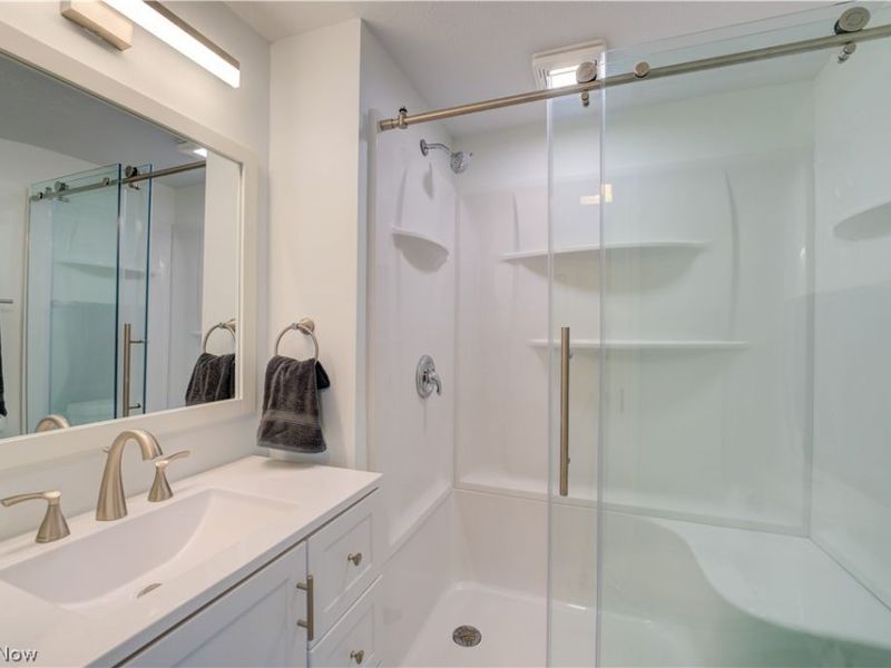 357 Erie Road , Vermilion, OH 44089 Photo 16