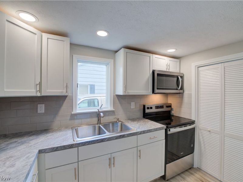 357 Erie Road , Vermilion, OH 44089 Photo 7