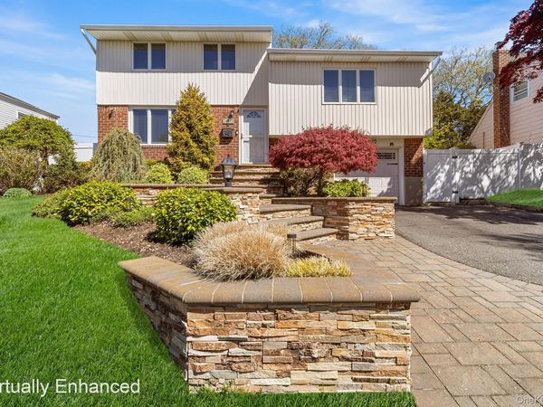 40 Garnet Lane , Plainview, NY 11803