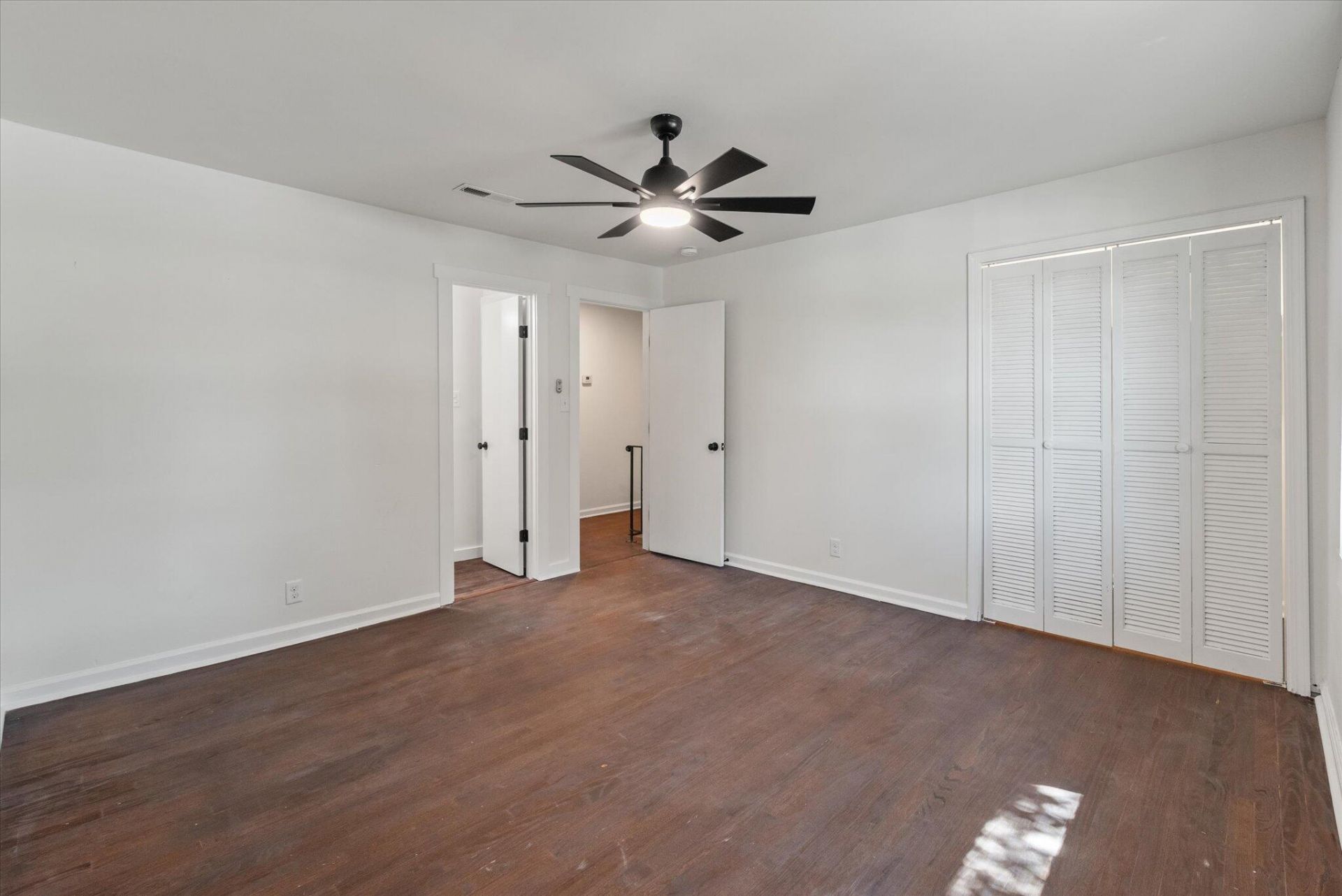 12 Grove Street Photo 8