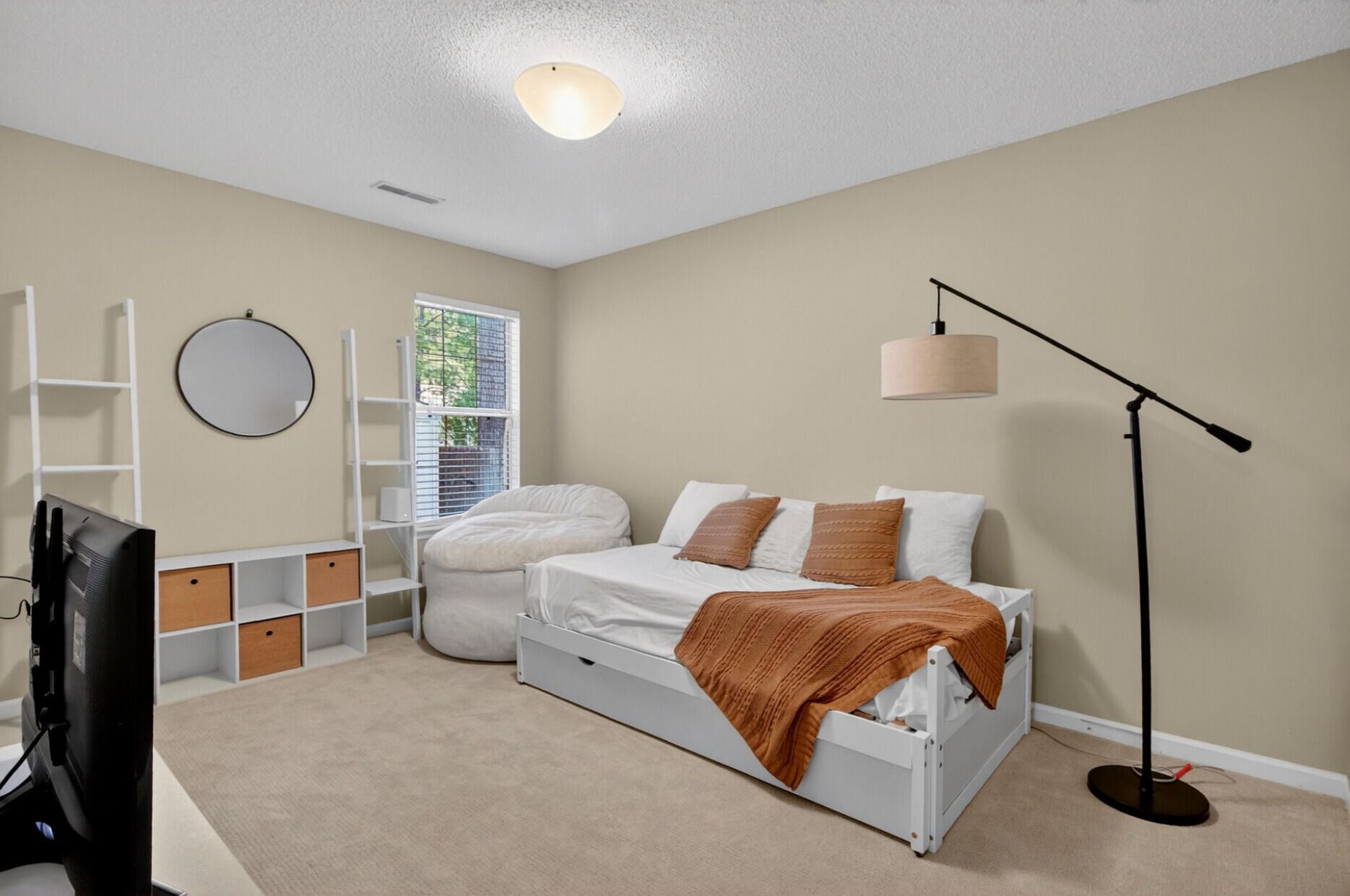 470 Cessna Avenue Photo 19