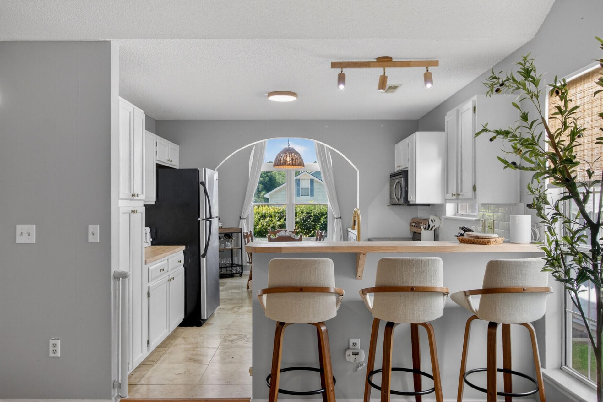 470 Cessna Avenue Photo 6