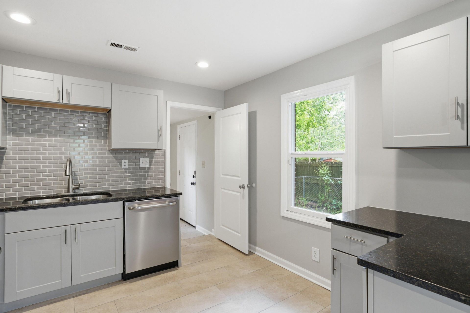 131 Harvey Avenue Photo 15