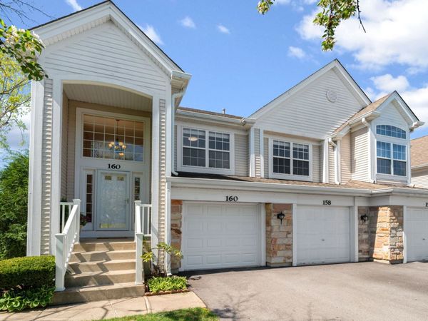 160 Fairfield Lane , Carol Stream, IL 60188