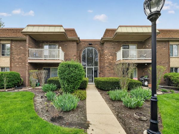 902 W Alleghany Drive , Unit 1D, Arlington Heights, IL 60004
