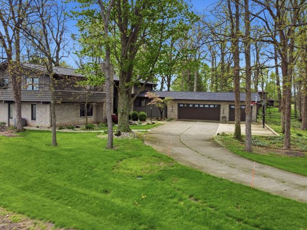 16620 Mitchell Road , Bowling Green, OH 43402