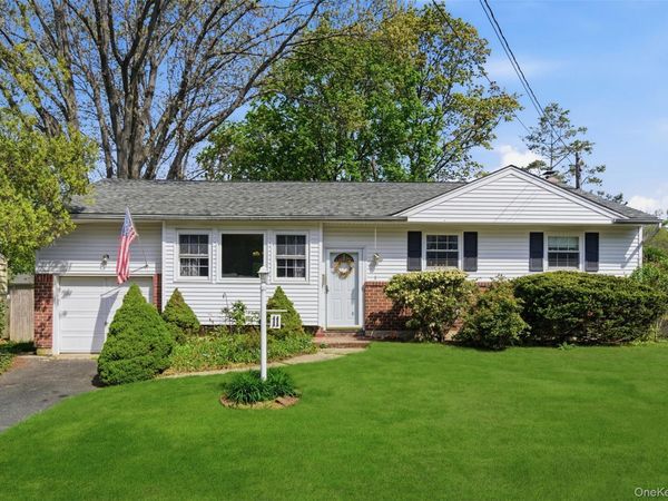 11 Roxanne Court , Huntington, NY 11746