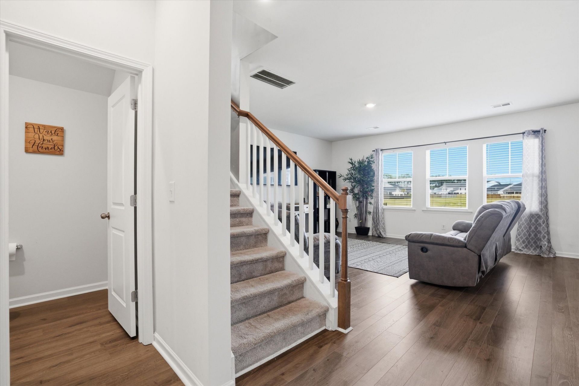 608 Macintyre Circle Photo 11