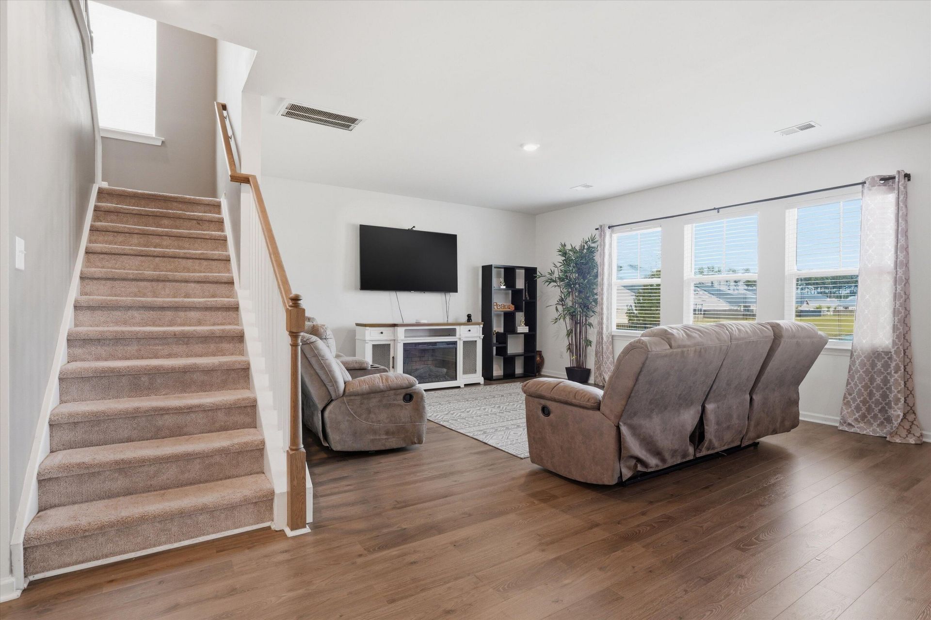 608 Macintyre Circle Photo 13