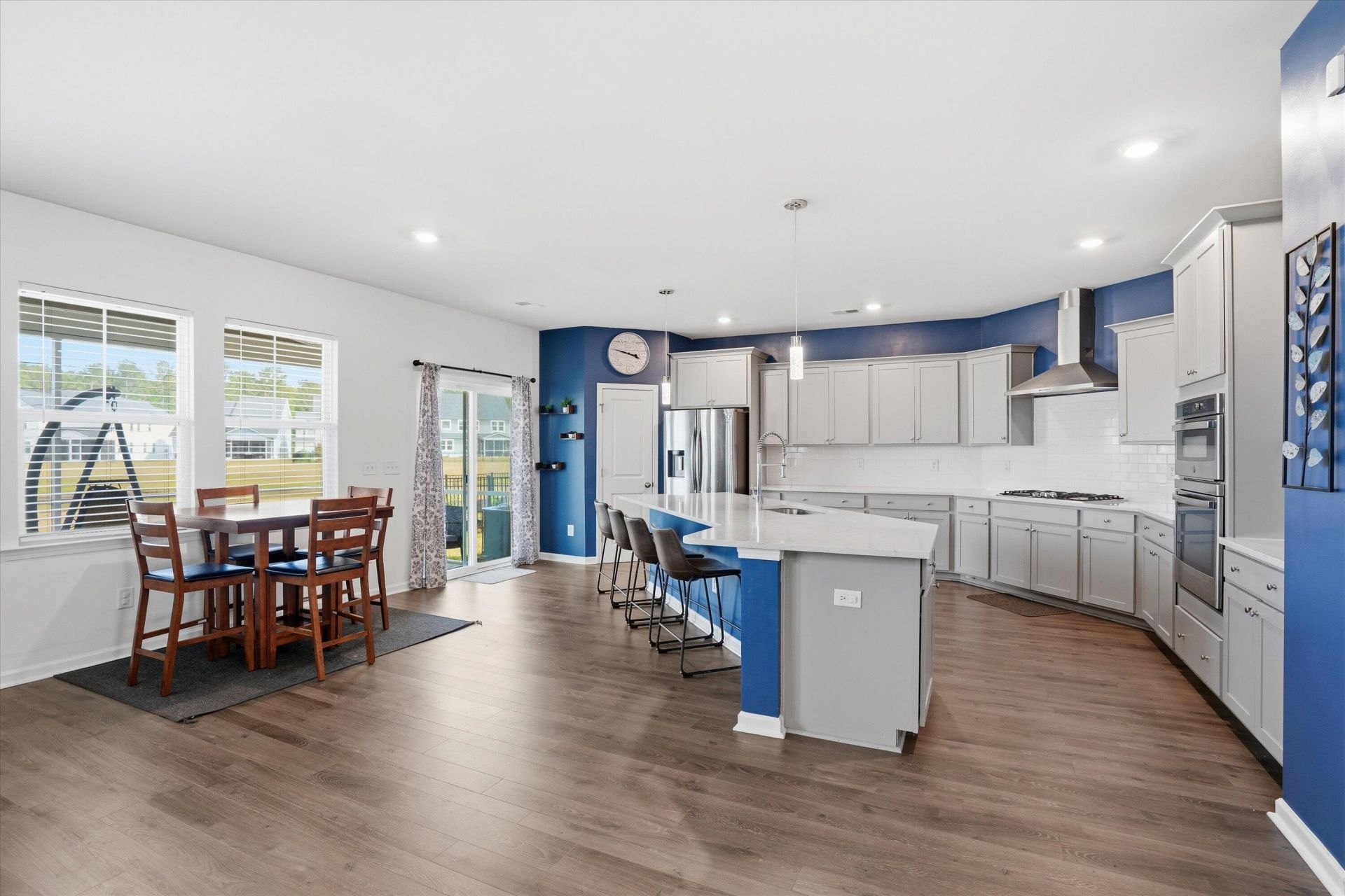 608 Macintyre Circle Photo 16