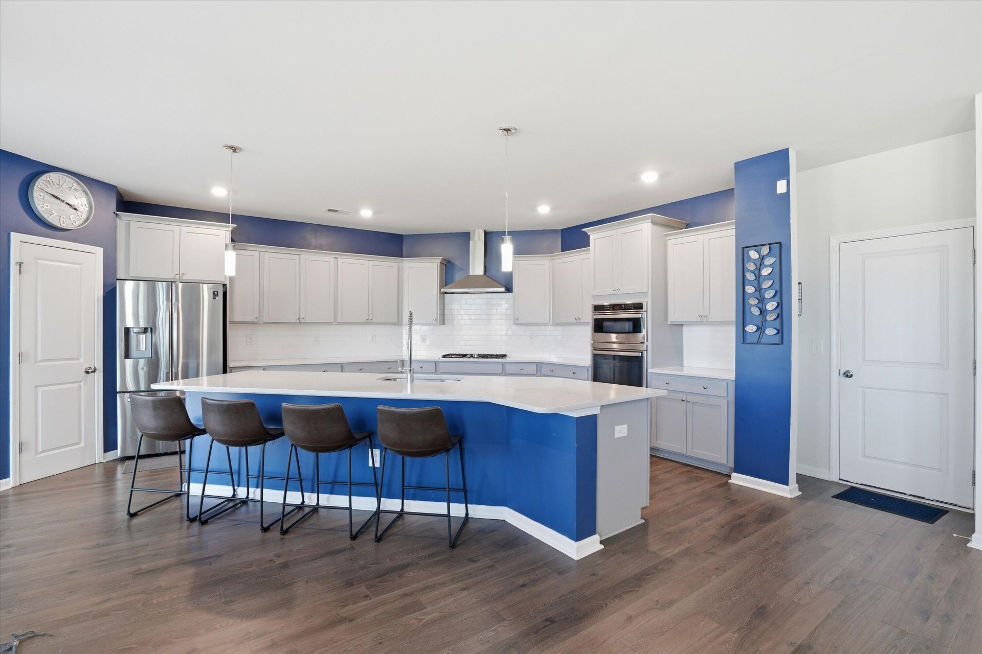 608 Macintyre Circle Photo 17