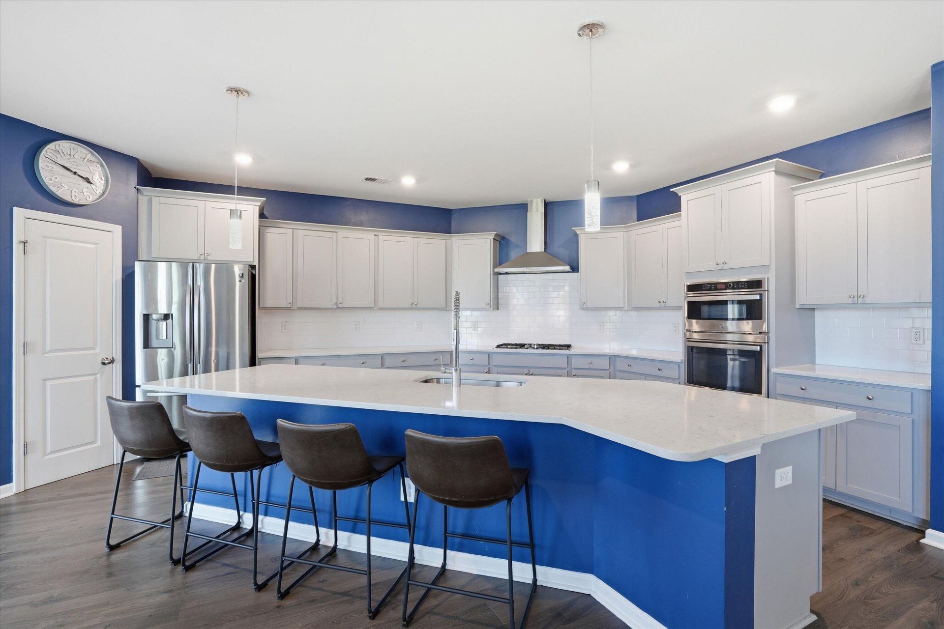 608 Macintyre Circle Photo 18