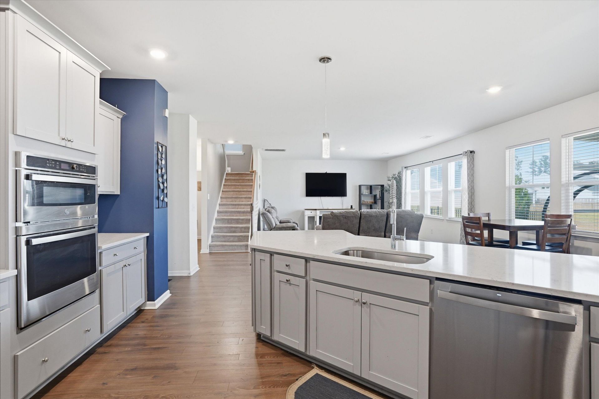 608 Macintyre Circle Photo 20