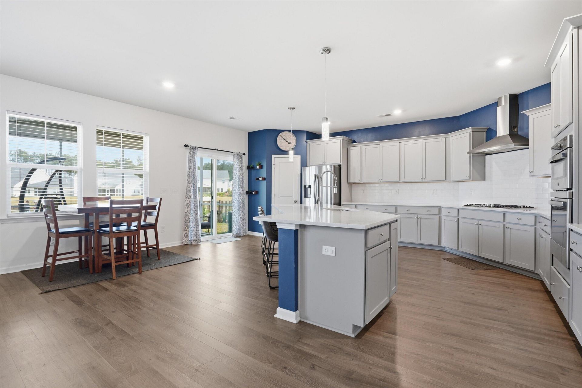 608 Macintyre Circle Photo 23