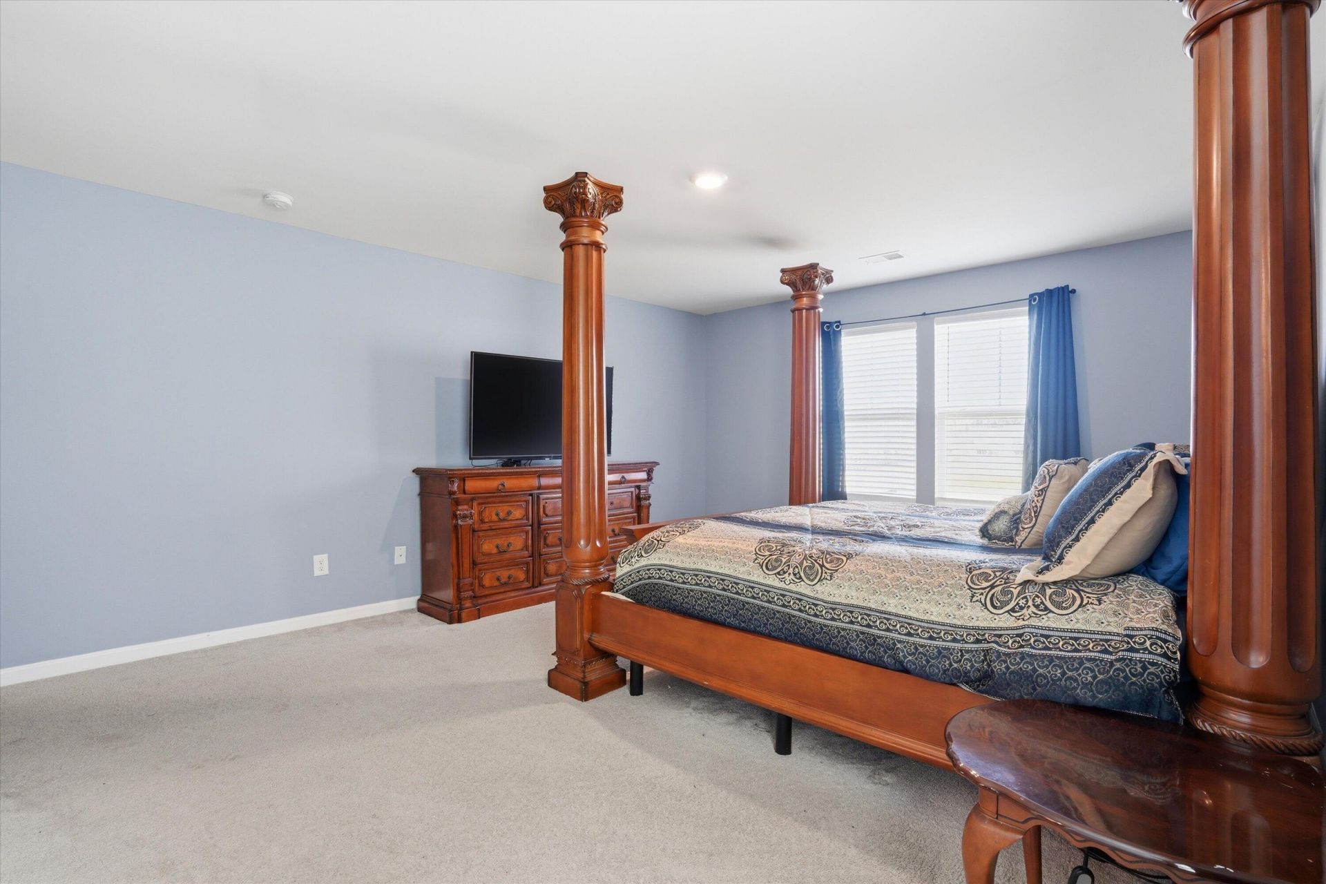 608 Macintyre Circle Photo 33