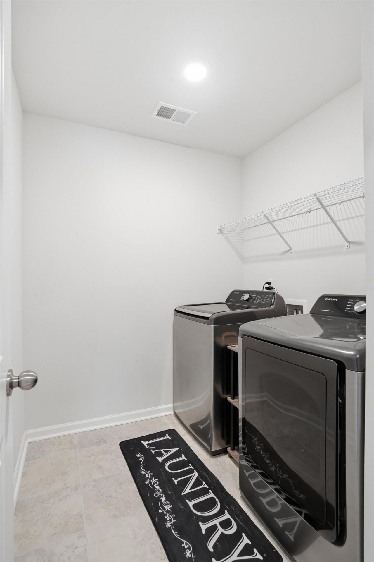 608 Macintyre Circle Photo 40