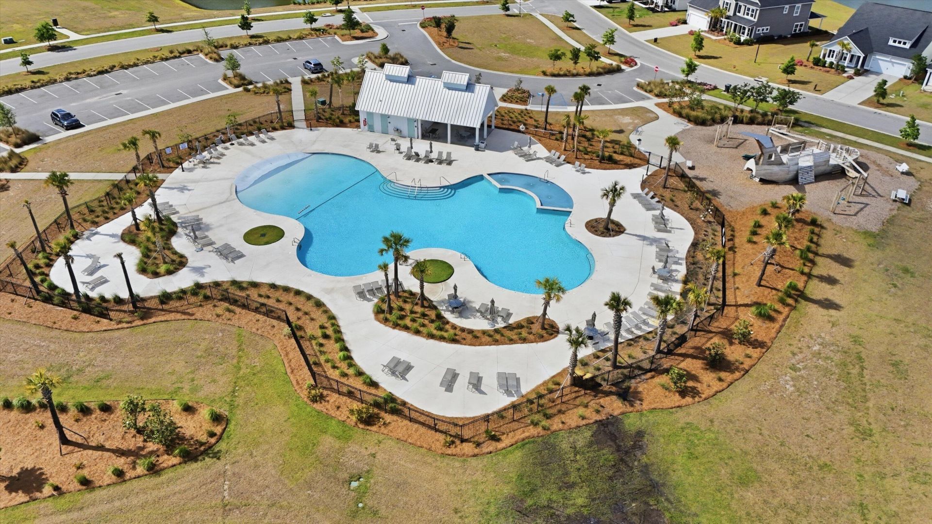 608 Macintyre Circle Photo 44