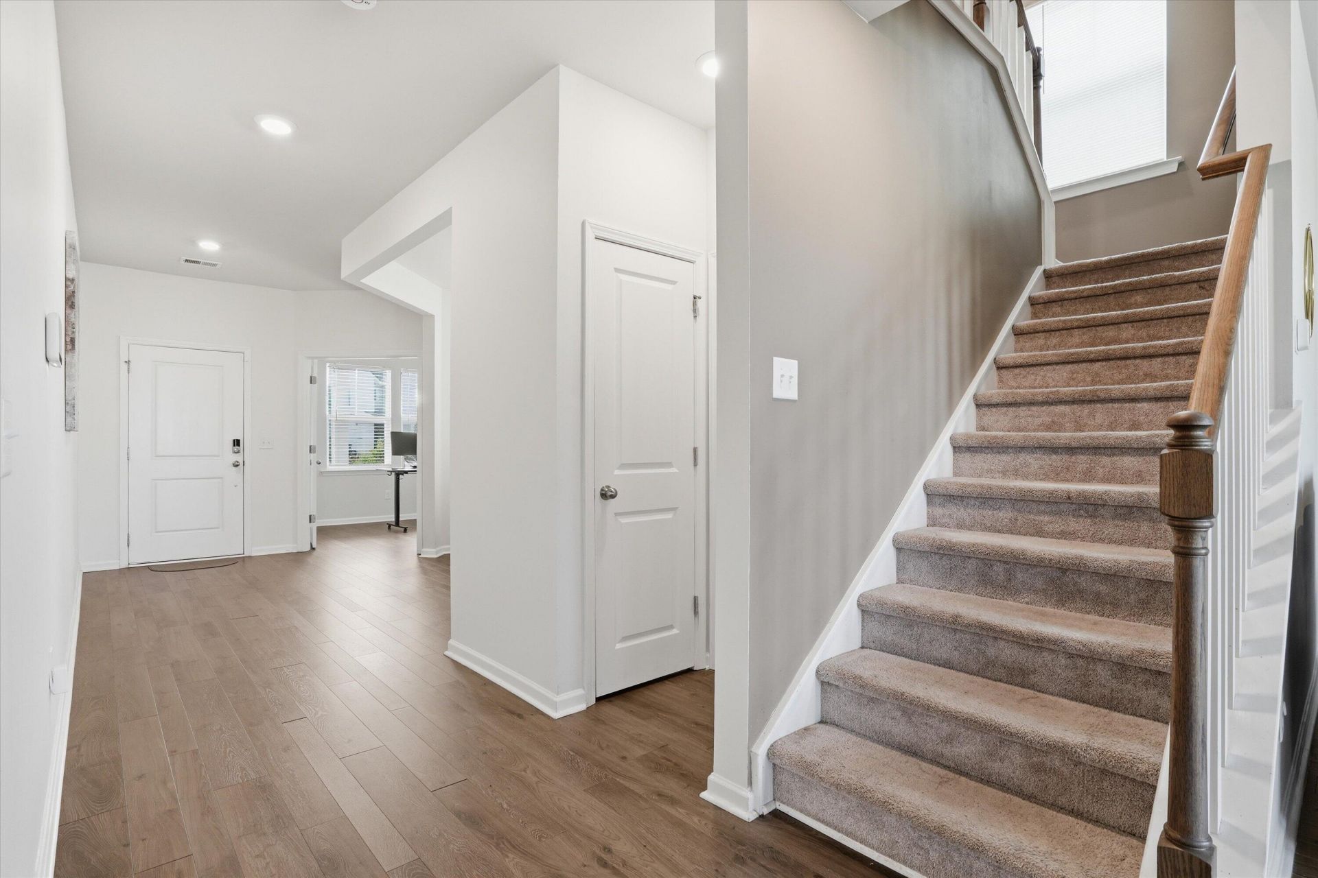 608 Macintyre Circle Photo 7