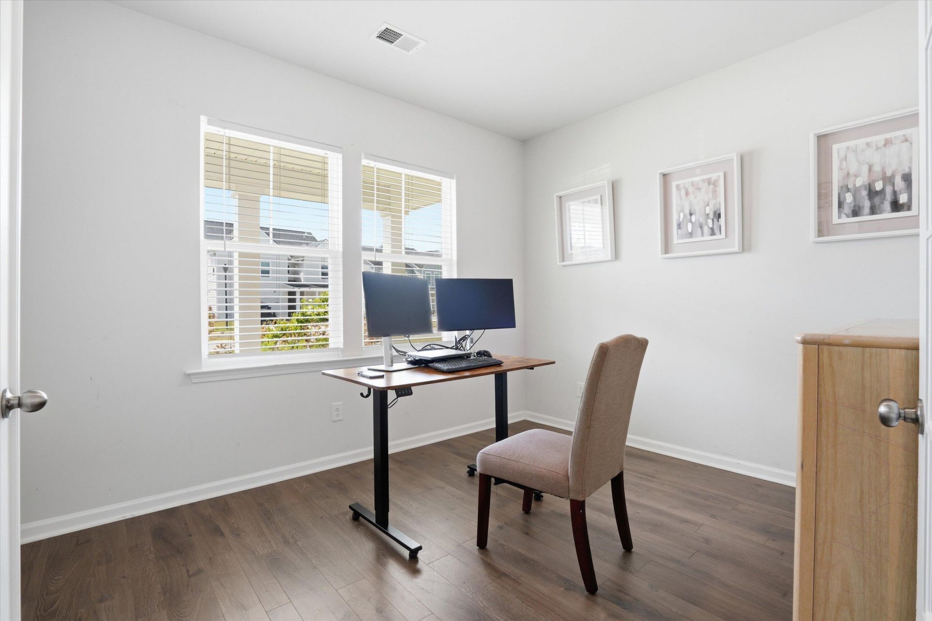 608 Macintyre Circle Photo 8