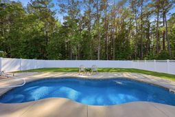 133 Camrose Way photo 4
