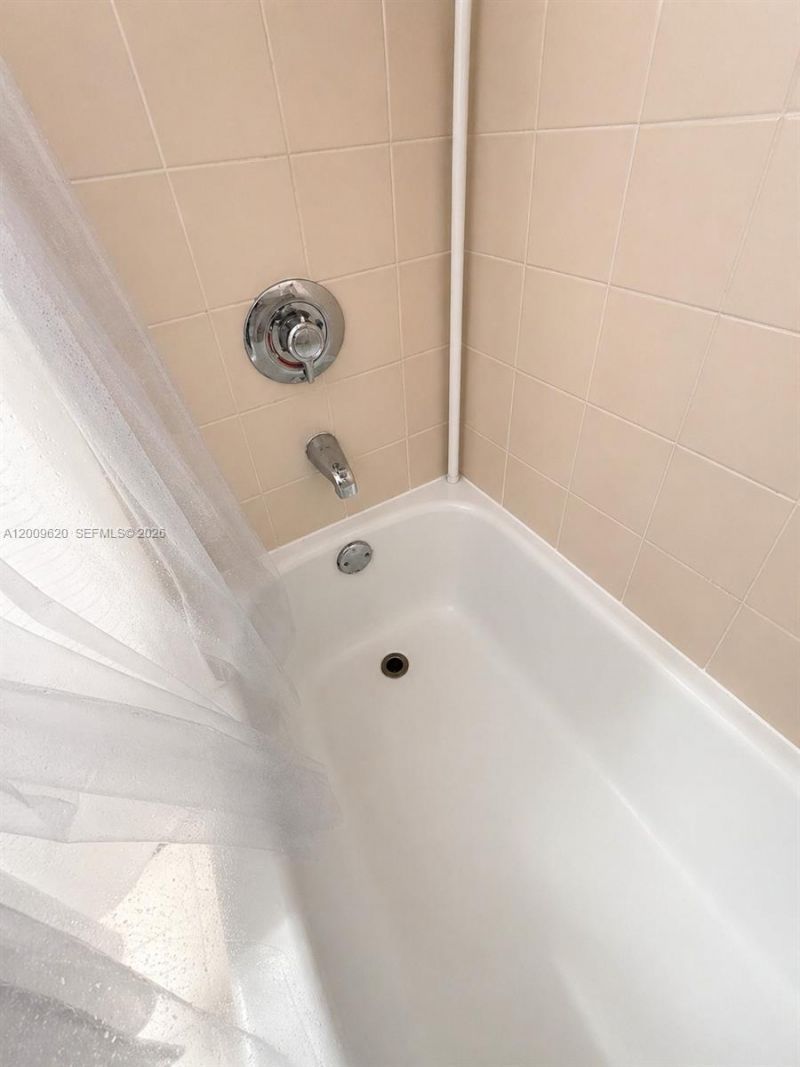 630 85th St, Unit 101, Miami Beach, FL 33141 Photo