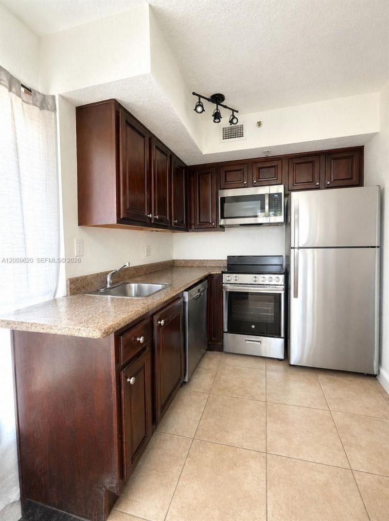 630 85th St, Unit 101, Miami Beach, FL 33141 Photo