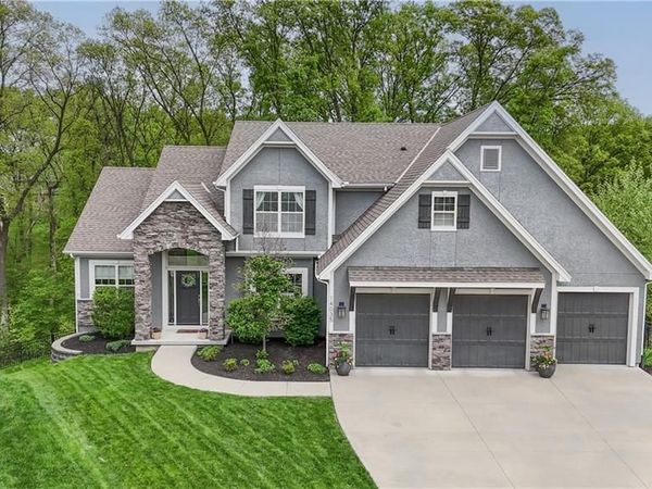 14035 Trail Creek Court, Parkville, MO 64152