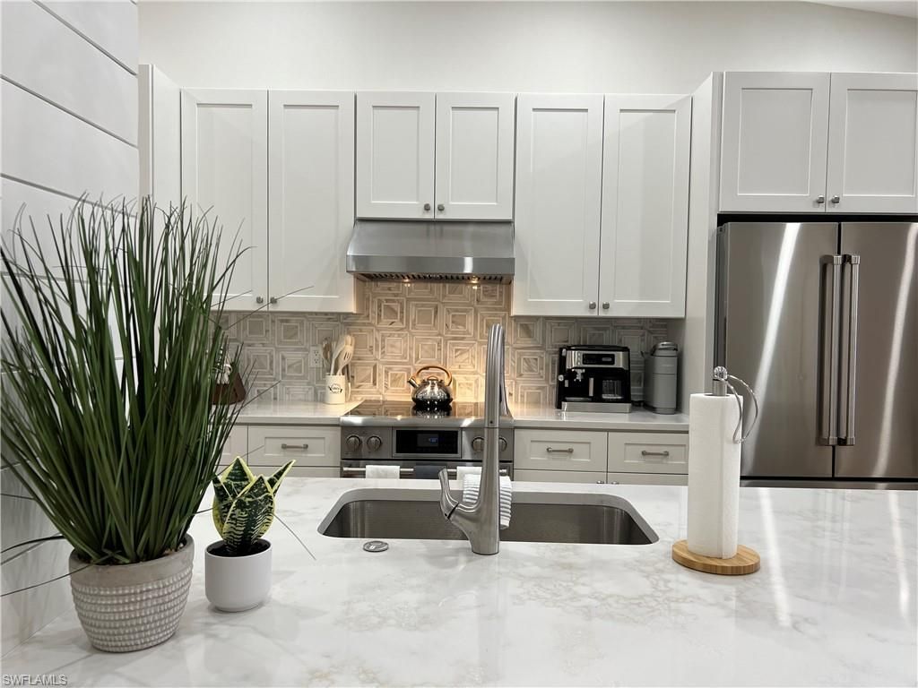 7087 Barrington Cir, Unit 201, Naples, FL 34108 Photo