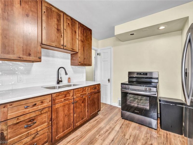 2027 Tampa Avenue, Cleveland, OH 44109 Photo 9