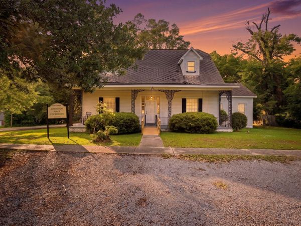 405 N First St., Collins, MS 39428