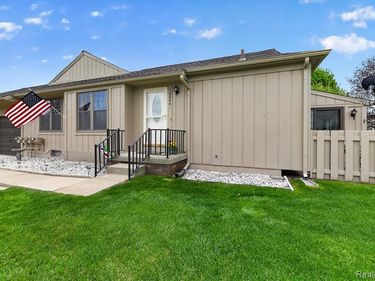 10044 Arlington Circle, Green Oak Twp, MI 48178