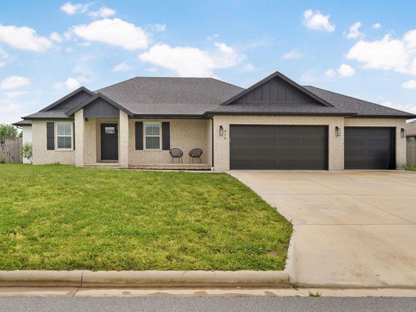 916 W Charlotte Court, Republic, MO 65738