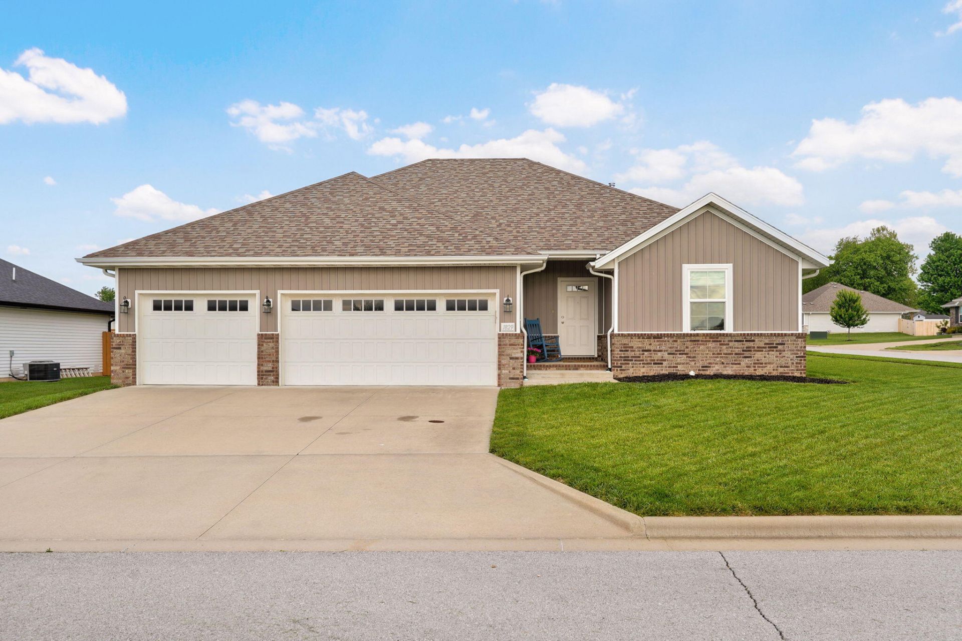 1829 S Erika Avenue, Springfield, MO 65802 Main Photo