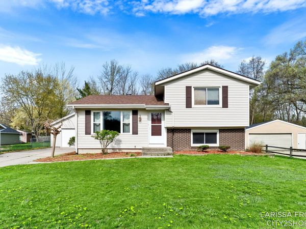 245 Helen Drive, Rockford, MI 49341