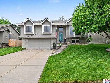 802 Cedar View Circle, Bellevue, NE 68123
