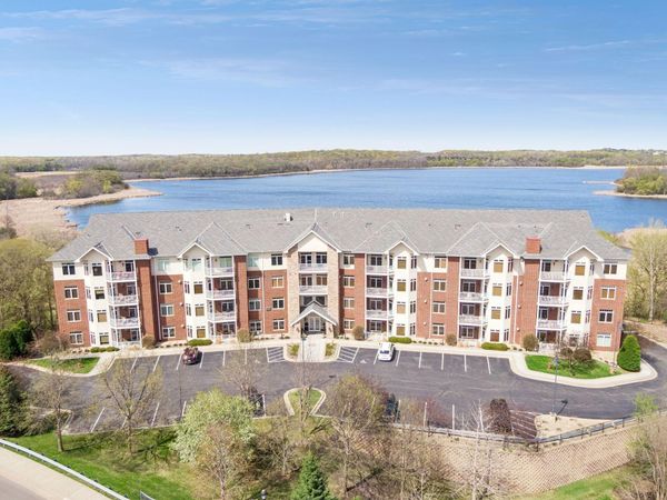 1776 Stieger Lake Lane, Unit 100, Victoria, MN 55386
