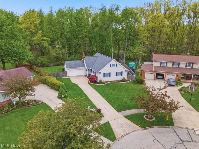 29575 Dorchester Drive, North Olmsted, OH 44070 Photo 2
