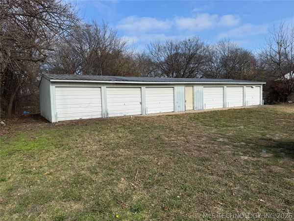 327 6th SW, Ardmore, OK 73401